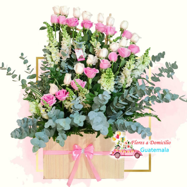 Hermoso arreglo floral rosados