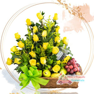 Rosas amarillas con frutas